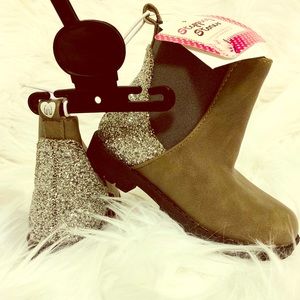 Grey posh ankle boots w some tude! Glitter heels!